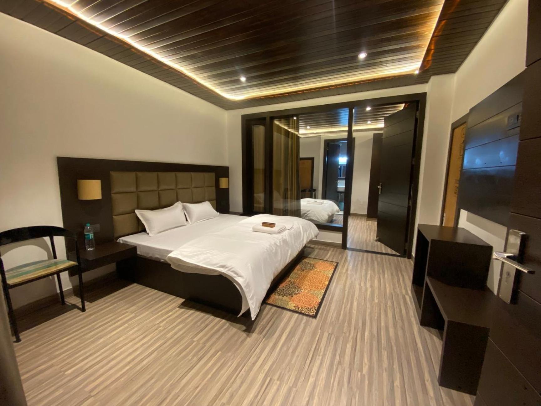 Mount View - A Luxurious Stay Bhowali Nainital Eksteriør billede